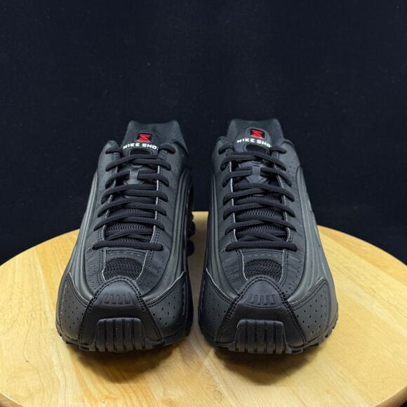 Nike Shox R4 Shoes Triple Black HQ1988-001 Men\'s Size 11.5 NEW main image 4